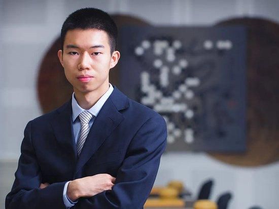 然而，切尔西在转会市场上的可用资金有限，无法确保他们遵守欧足联的财政公平法案。